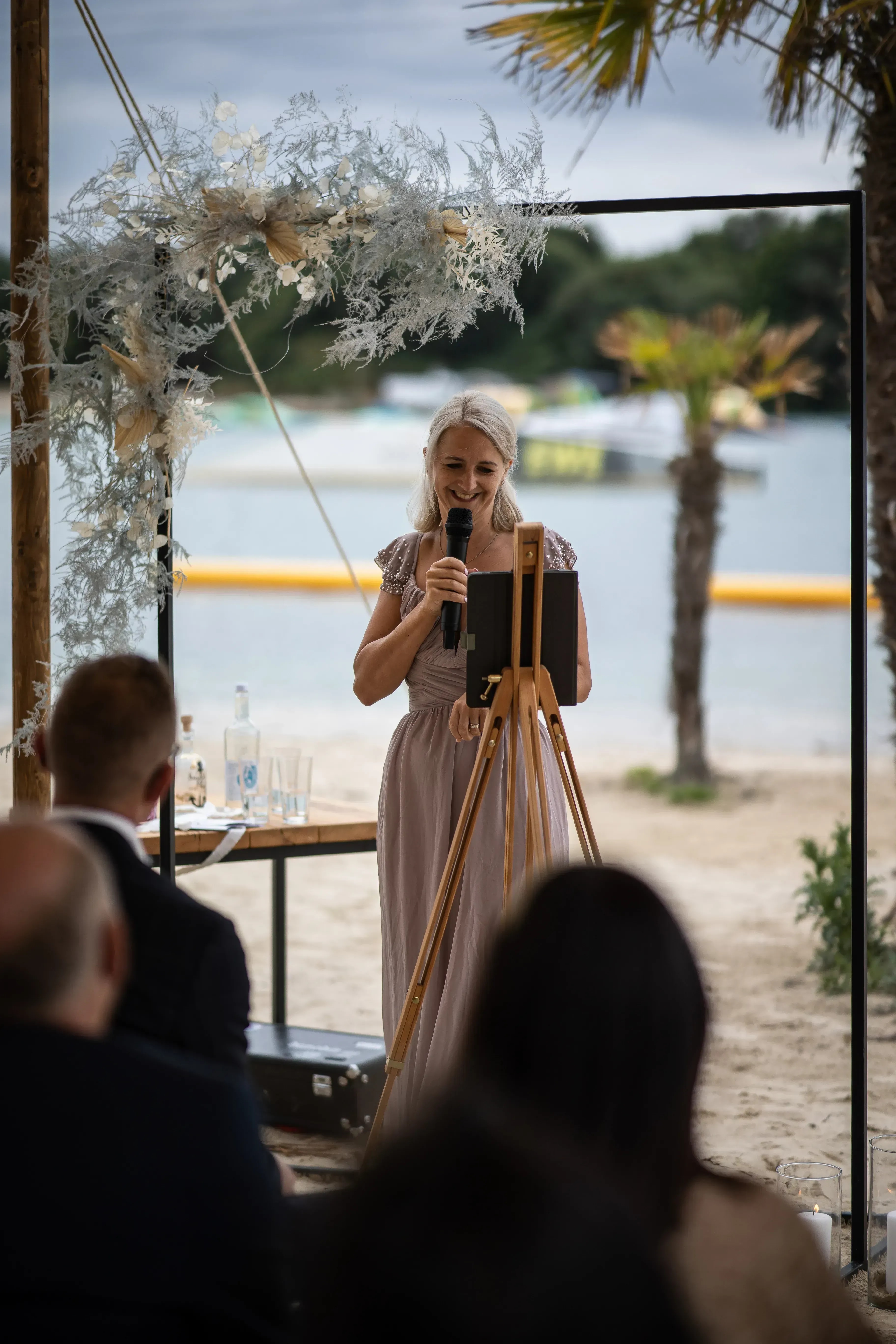 Freie Trauung am Strand planen – Weltweit romantisch heiraten